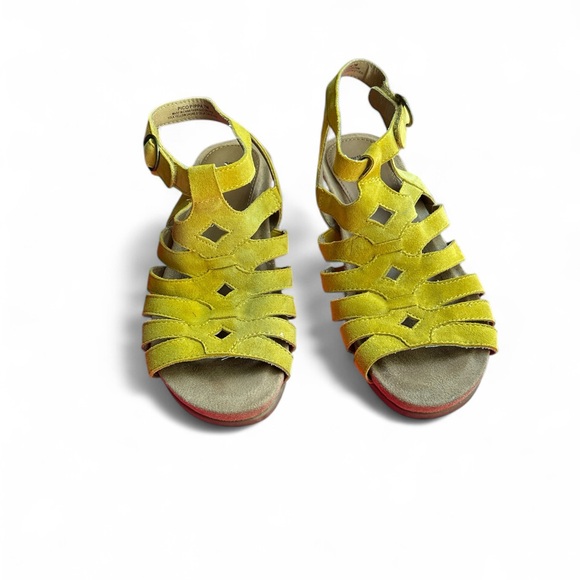 Earth Origins Women's Yellow Sandals - Picture 1 of 3